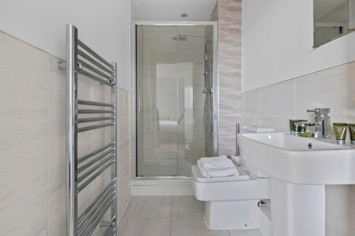 Spacious 1 Bedroom Apartment In A Converted Mill Лидс Экстерьер фото