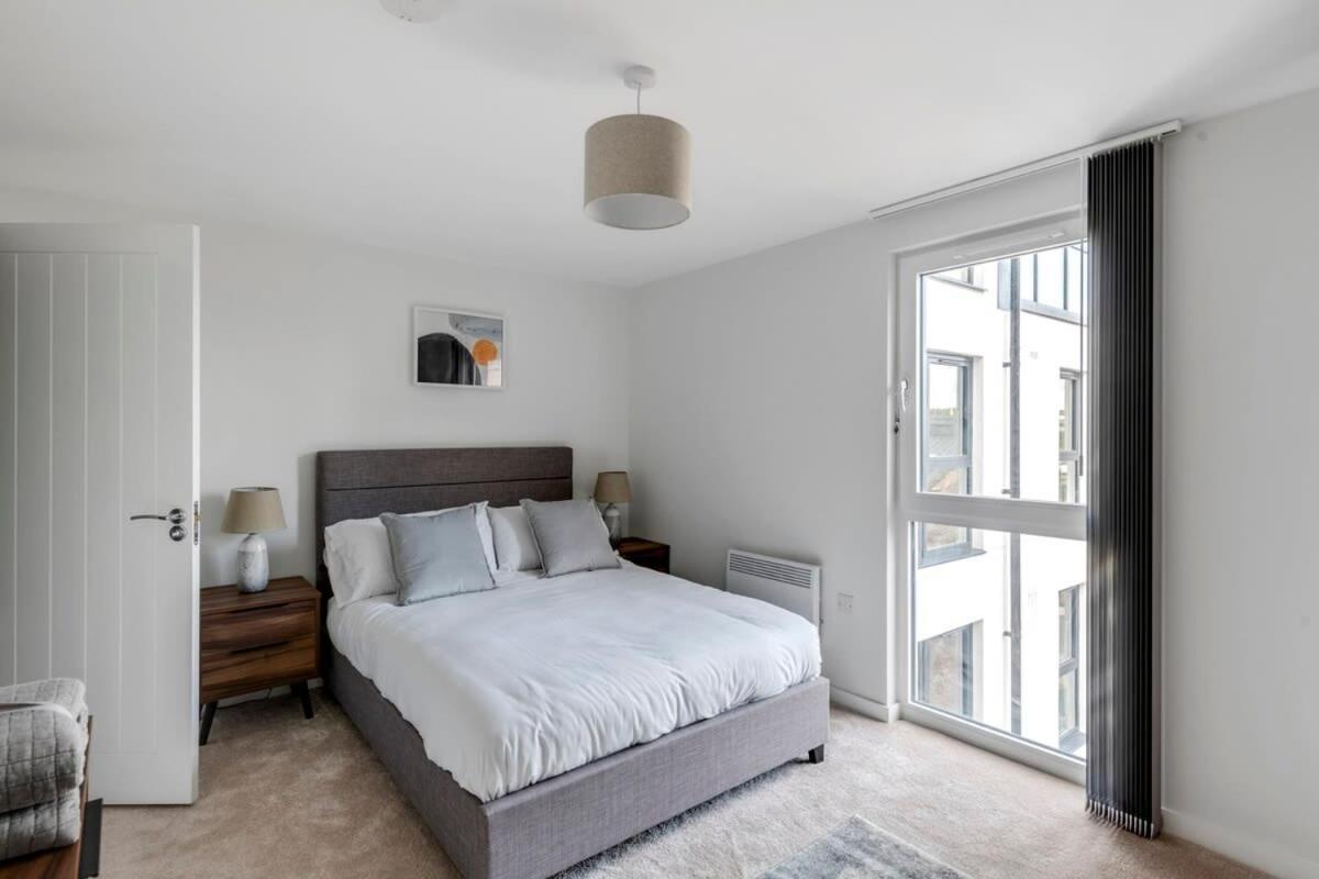 Spacious 1 Bedroom Apartment In A Converted Mill Лидс Экстерьер фото