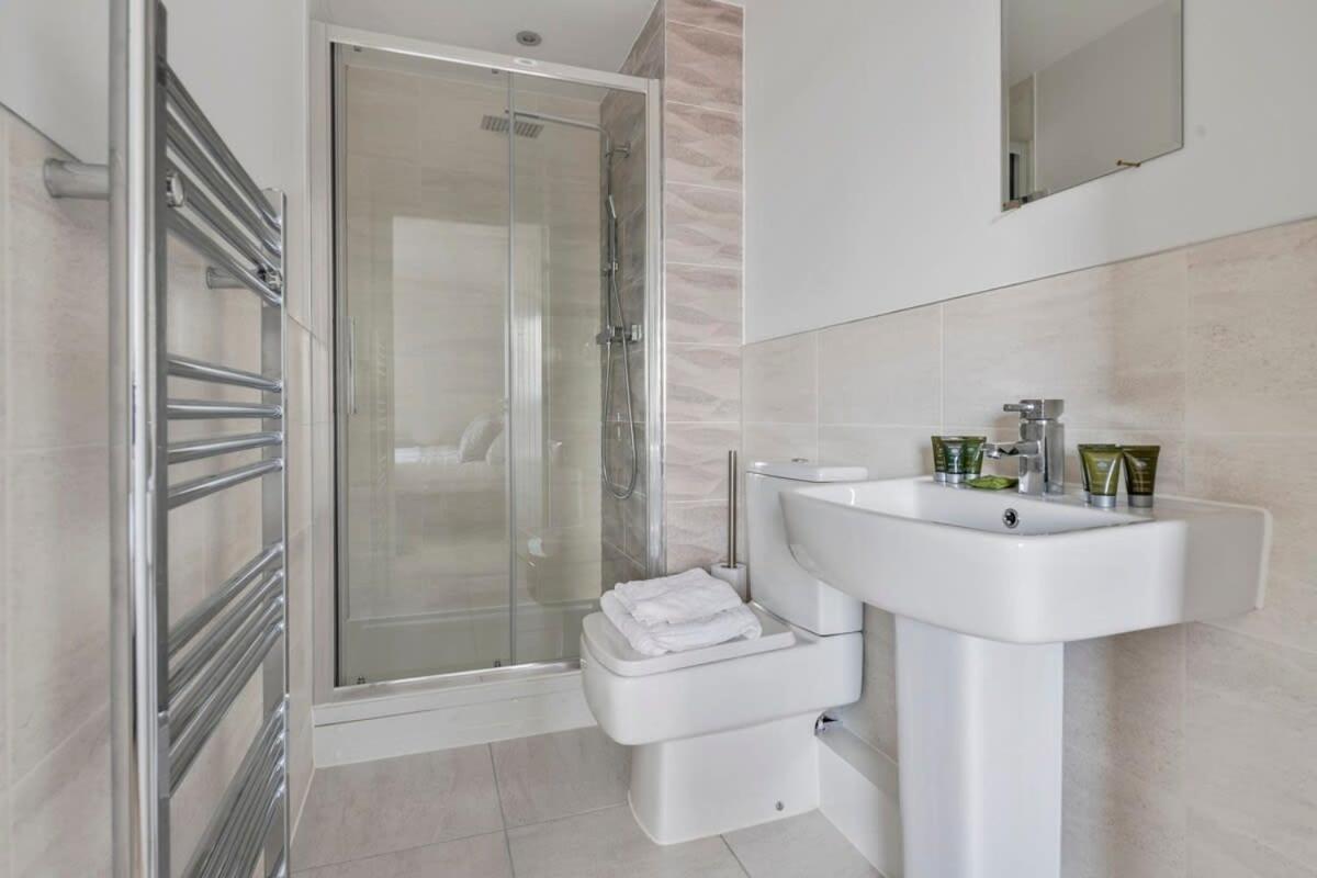 Spacious 1 Bedroom Apartment In A Converted Mill Лидс Экстерьер фото