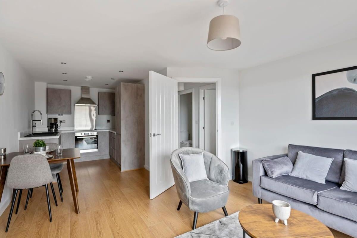 Spacious 1 Bedroom Apartment In A Converted Mill Лидс Экстерьер фото